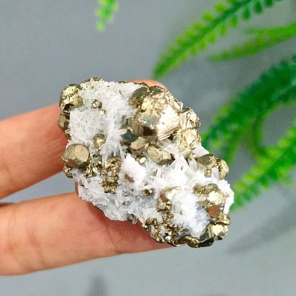 piritli kuvars kristali doğal taş kütle